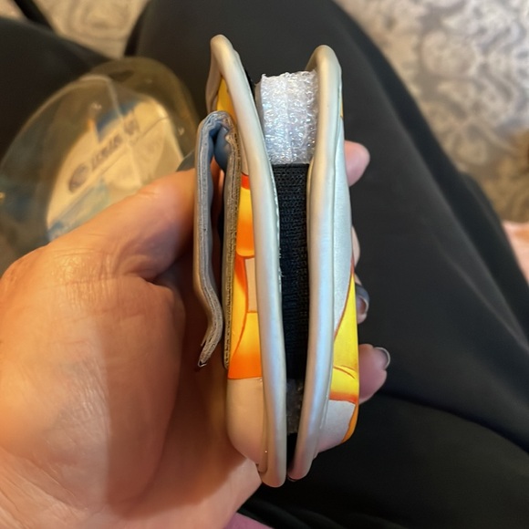 Winnie the Pooh new in box vintage flip phone holder with clip on back - Picture 3 of 6